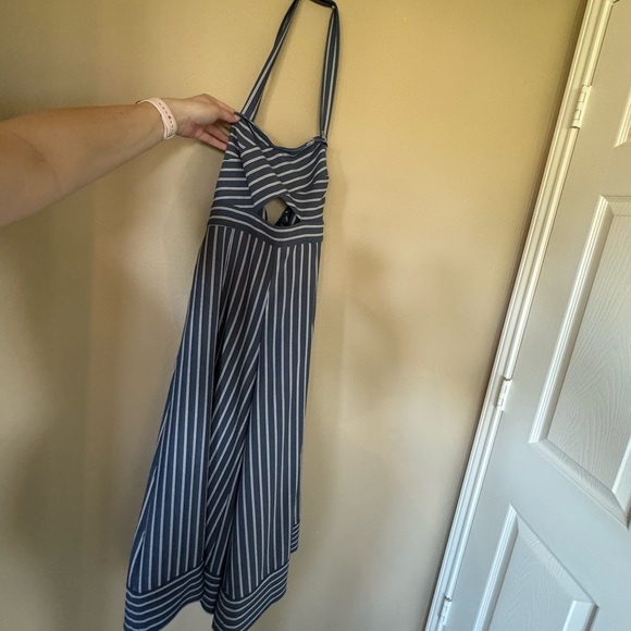 Stripe Convertible Halter Jumpsuit
Leith - Picture 5 of 6